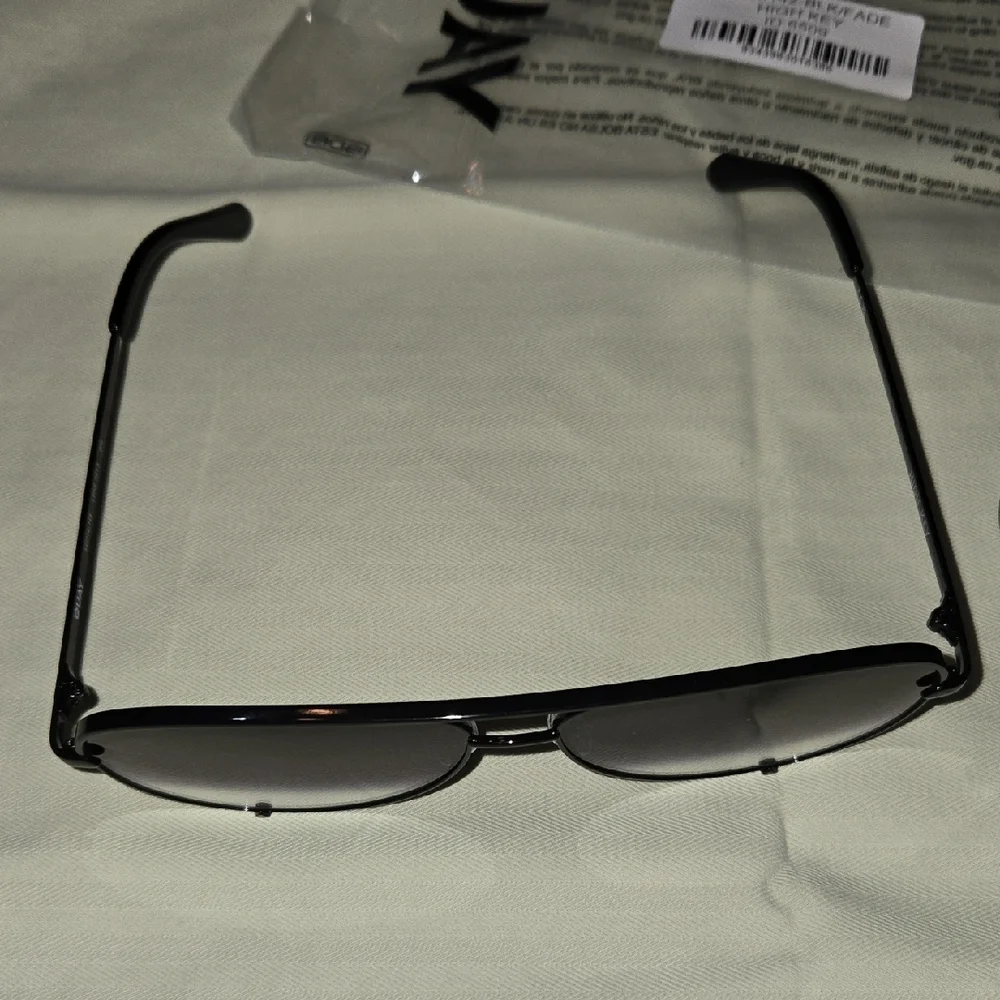 Quay Black and Purple Aviator Sunglasses with Case NWT
